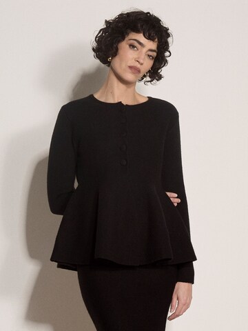 Apricot Peplum Hem Knit Cardigan ' ' in Schwarz: Vorderseite