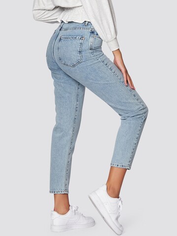 Gina Tricot Tapered Jeans 'Dagny' i blå