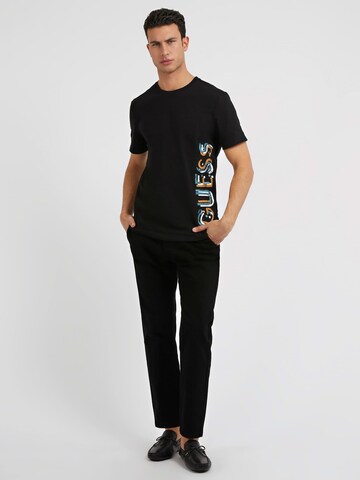 GUESS T-Shirt in Schwarz