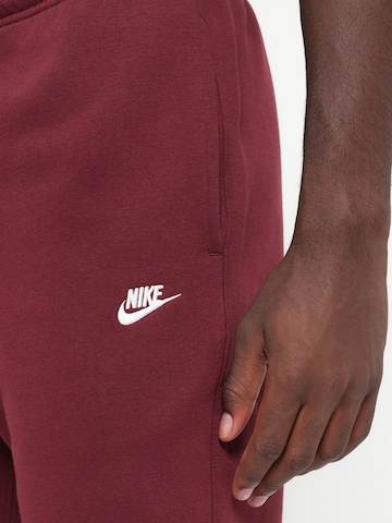 raudona Nike Sportswear Siaurėjantis Kelnės 'CLUB'