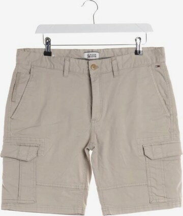 TOMMY HILFIGER Shorts in 33 in White: front