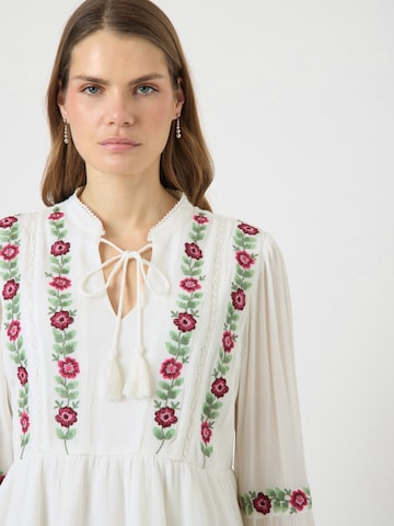 Bluză 'YASCHELLA' de la YAS pe alb