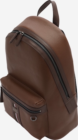 TOMMY HILFIGER Rucksack in Braun