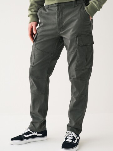 Tapered Pantaloni cargo di Next in grigio