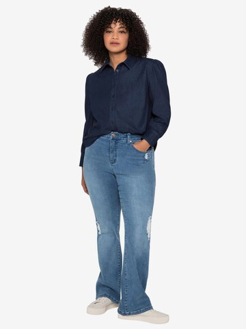 SHEEGO Jeansbluse in Blau