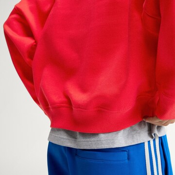 ADIDAS ORIGINALS - Sweatshirt 'AdiSignature NY' em vermelho