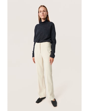 SOAKED IN LUXURY Slim fit Pleated Pants 'Corinne' in White