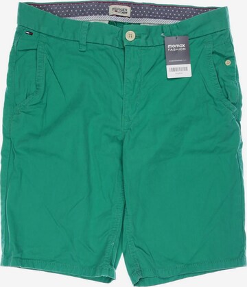 Tommy Jeans Shorts in 33 in Green: front