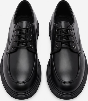 TRAPP Lace-up shoe in Black: front