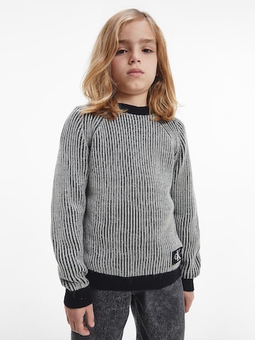 Calvin Klein Jeans - Jersey en gris: frente