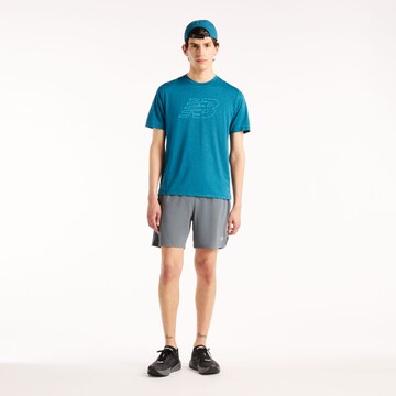 new balance - Camiseta funcional 'RC Essential Graphic T-Shirt' en azul