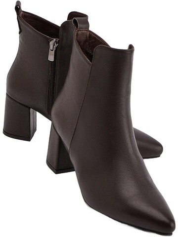 Limoya Booties 'Julia' in Brown: front