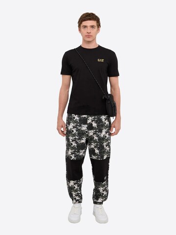 Maglietta 'T-shirt EA7 da Uomo - nero 8NPT250208 NEROORO' di EA7 Emporio Armani in nero