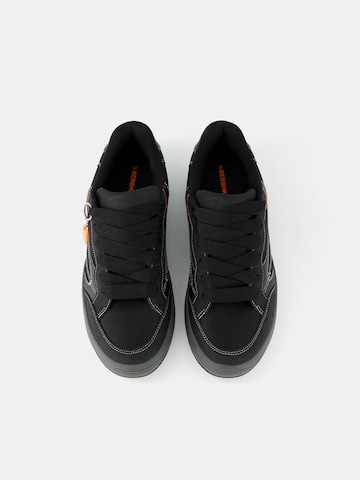 Bershka Sneaker in Schwarz