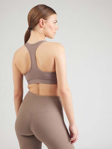 NIKE Bustier Sports-BH 'SWOOSH' i brun