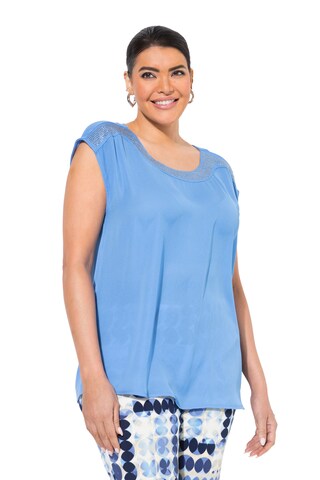 T-shirt Ulla Popken en bleu : devant