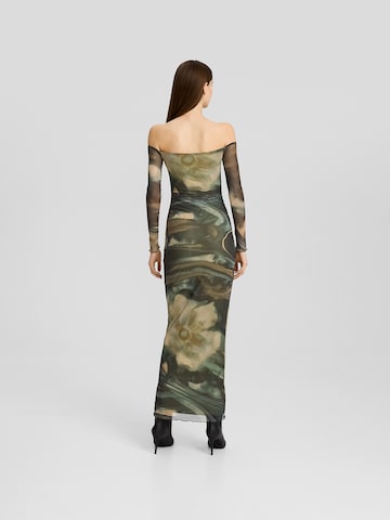 Rochie de la Bershka pe verde