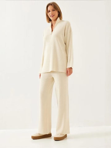 Completo pantalone di Bianco Lucci in beige: frontale