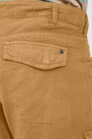 !Solid Regular Cargo Pants in Brown