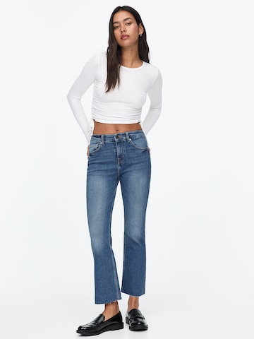 Pull&Bear Flared Jeans in Blau
