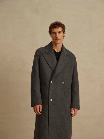 DAN FOX APPAREL Between-seasons coat 'Pascal' in Grey: front