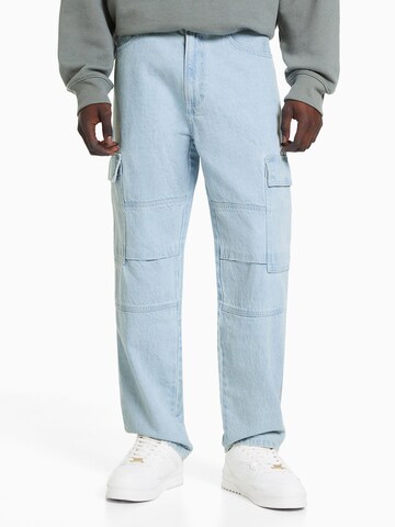 Bershka Loose fit Cargo Jeans in Blue: front