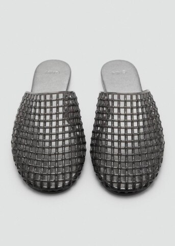 MANGO Pantolette in Grau
