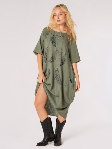 Robe Apricot en vert