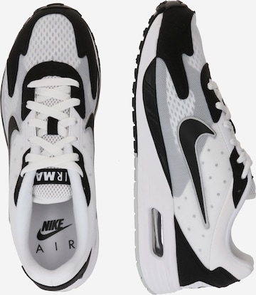 Nike Sportswear Matalavartiset tennarit 'Air Max Solo' värissä musta