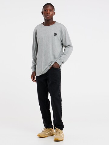 PROTEST Shirt 'SHELBY' in Grijs