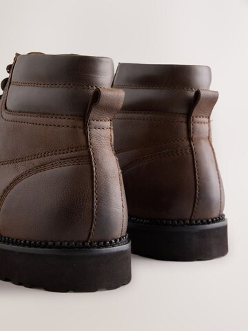 Boots stringati di Next in marrone