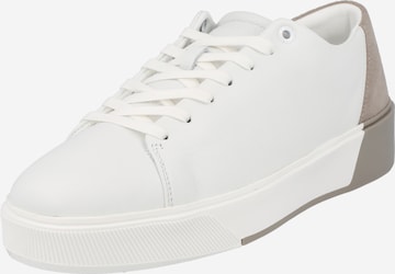 Calvin Klein حذاء رياضي بلا رقبة بـ أبيض: الأمام