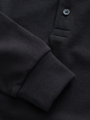 Next Shirt in Black