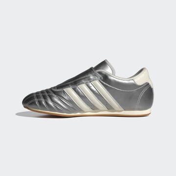 ADIDAS ORIGINALS Slip-ons 'Taekwondo' in Zilver