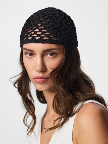 PIECES - Gorra 'PCAnnie' en negro