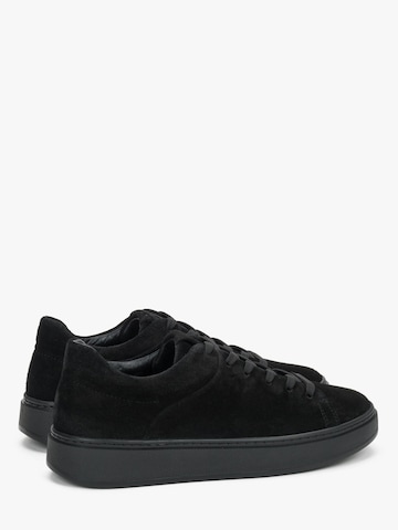Estro Sneakers '09-3682' in Black