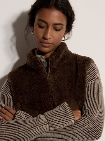 Apricot Vest ' ' in Brown