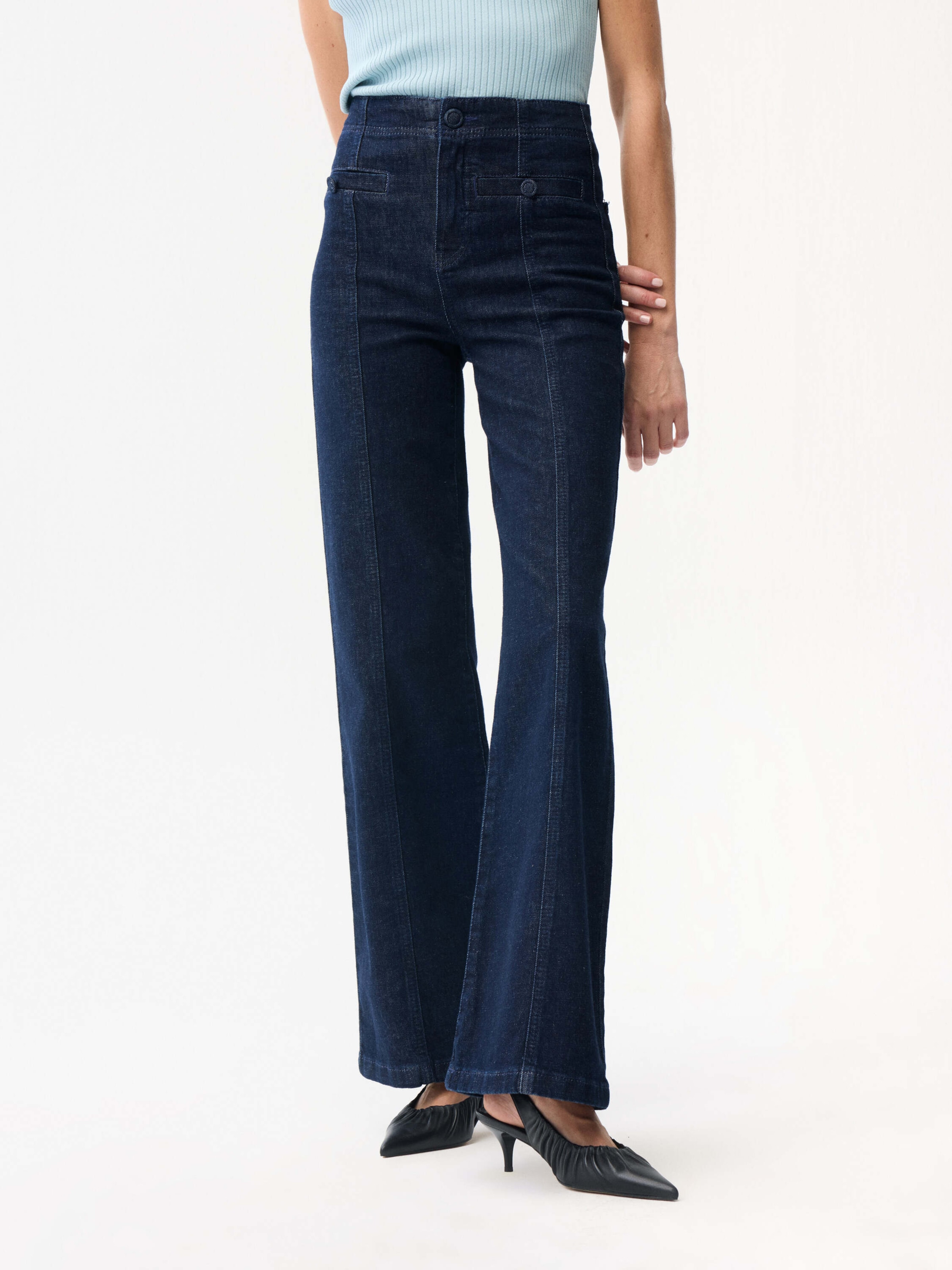 adl Regular Jeans in Blue: front