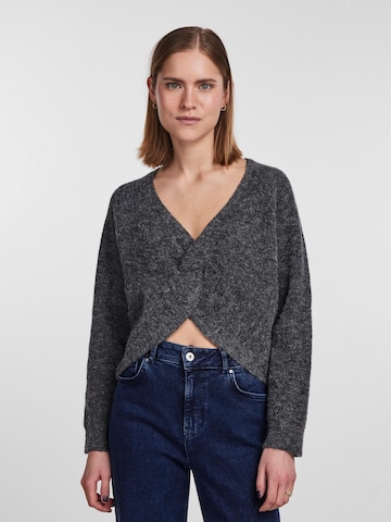 Pull-over 'SPIRA' PIECES en gris : devant