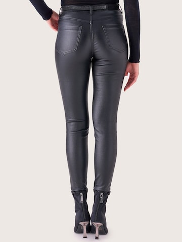 Camomilla Slim fit Traditional pants in Black
