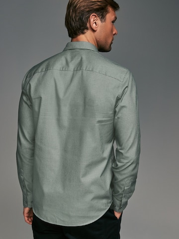 Next - Ajuste regular Camisa en verde