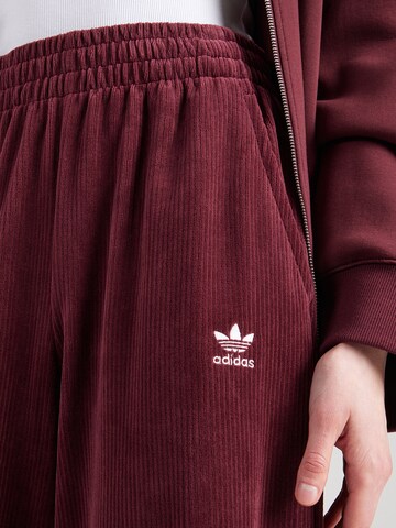 Wide Leg Pantalon 'ESS' ADIDAS ORIGINALS en rouge