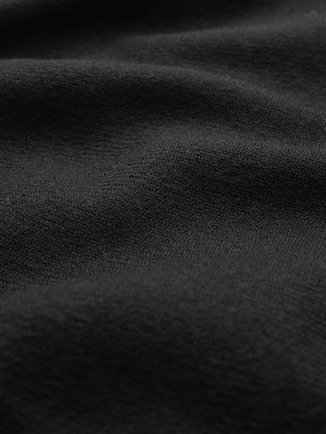 Next - Chal en negro