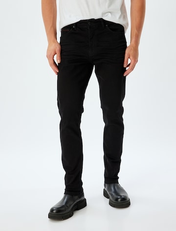 Koton Skinny Jeans in Black: front