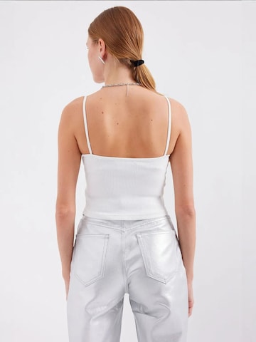 Top di Bigdart in bianco