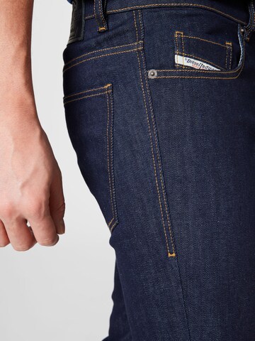 DIESEL Regular Jeans '2021' in Blauw