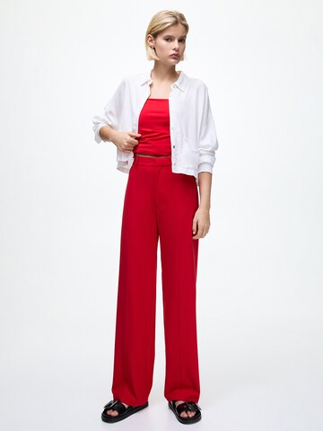 Wide leg Pantaloni cu dungă de la Pull&Bear pe roșu