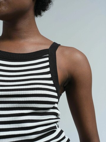 Seamless Basic Top 'Silky Daze' in Schwarz