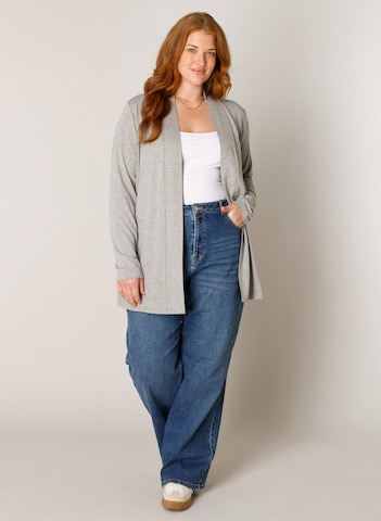 BASE LEVEL CURVY Strickjacke in Grau