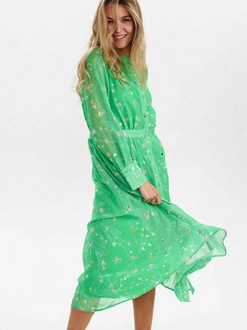 Robe-chemise 'Kyndall' NÜMPH en vert : devant